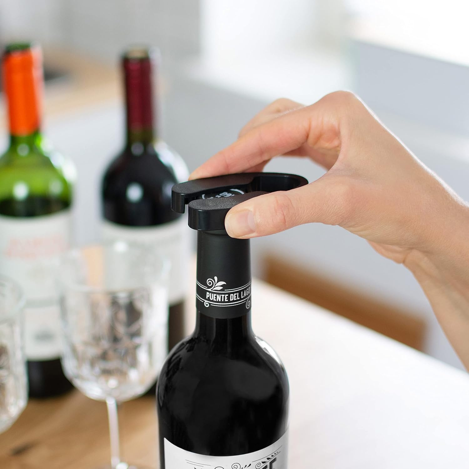 Grinscard Weinöffner Set 5 TLG. - Weinflaschen Design, Schwarz - Wein Zubehör mit Folienschneider | Korkenzieher | Ausgießer | Tropfring | Edelstahlkorken