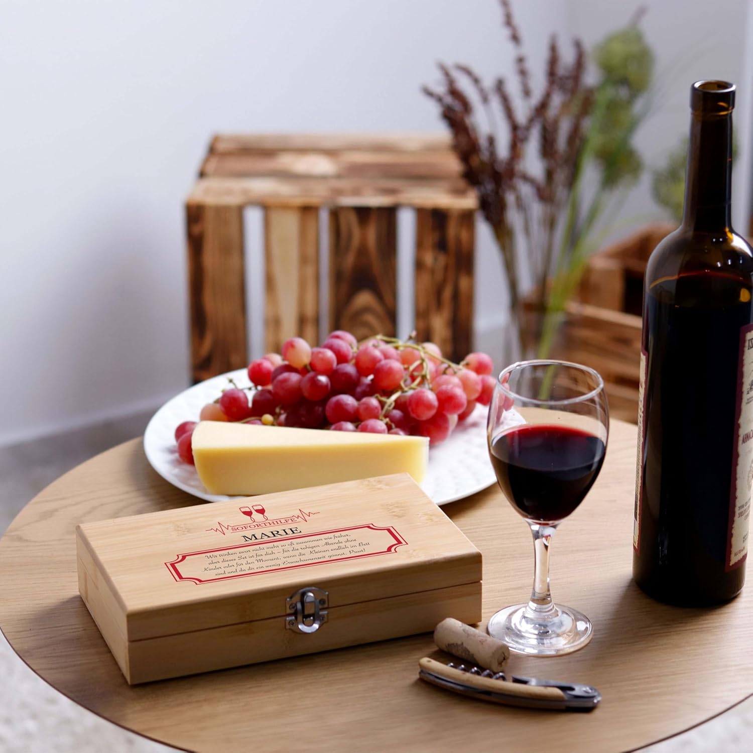LAUBLUST Weinöffner Set Personalisiert mit Name - 5er Weinzubehörset als cooles Geschenk für Bestie | Soforthilfe - Weinzubehör mit Holz Geschenkbox | Witzige Personalisierte Geschenke für Freundin