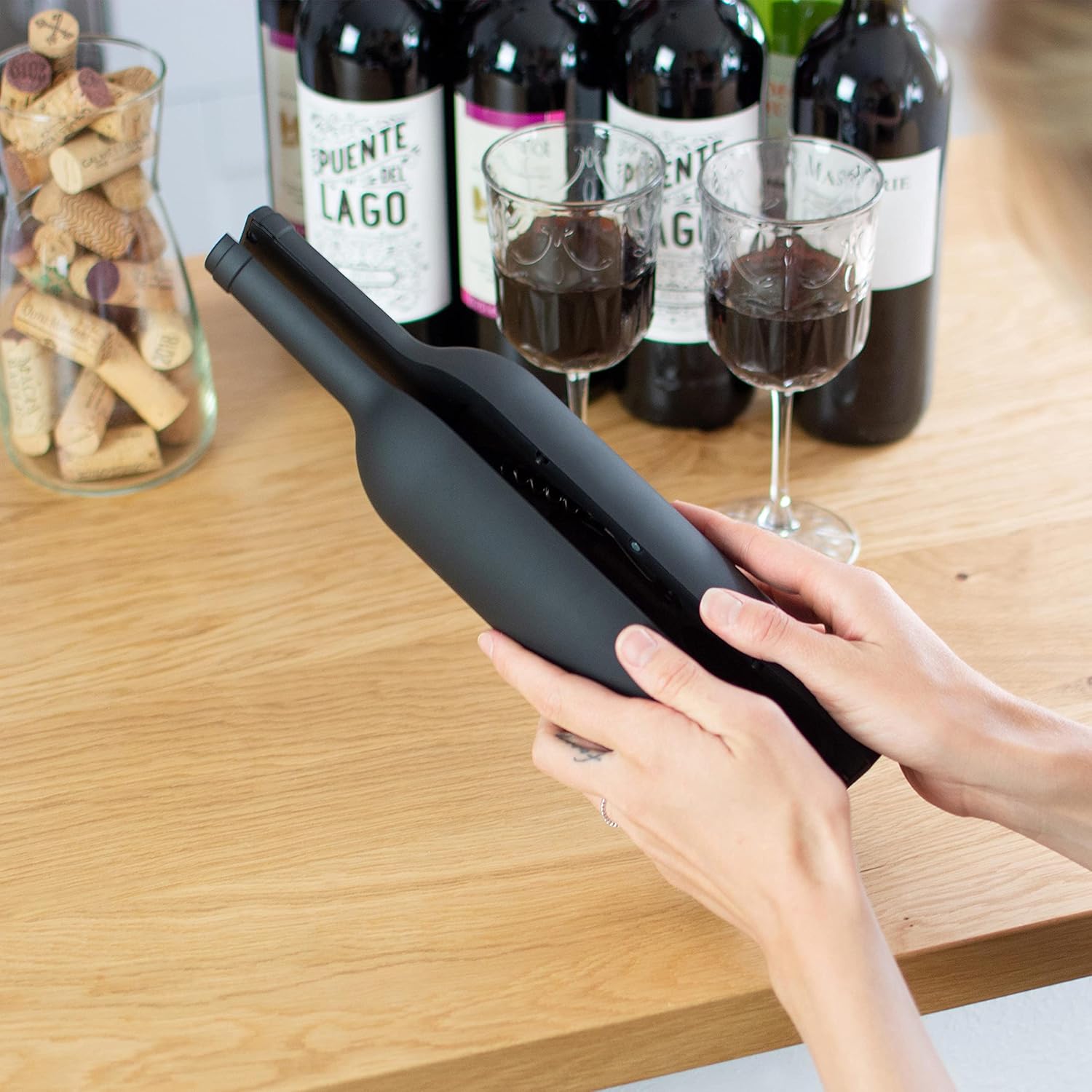 Grinscard Weinöffner Set 5 TLG. - Weinflaschen Design, Schwarz - Wein Zubehör mit Folienschneider | Korkenzieher | Ausgießer | Tropfring | Edelstahlkorken